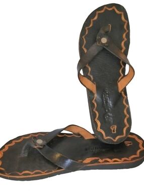 Cimarron Hand Crafted Tooled Leather Thong  Sandals Black Brown Boho 7 NWOB